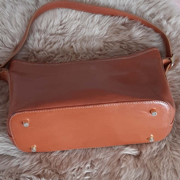Classic Leather Shoulder Bag - Picture 7 of 9